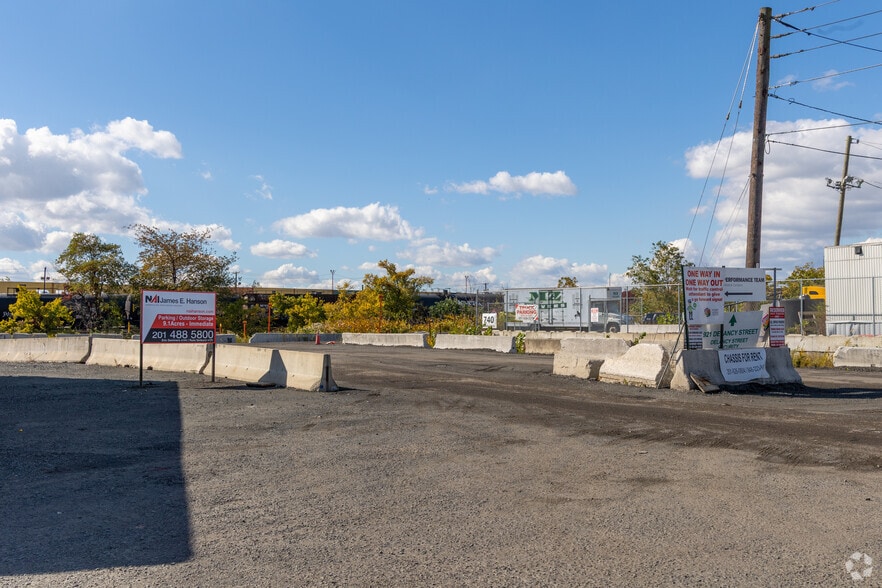 More Photos Of 921 Delancy St, Newark Land For Lease
