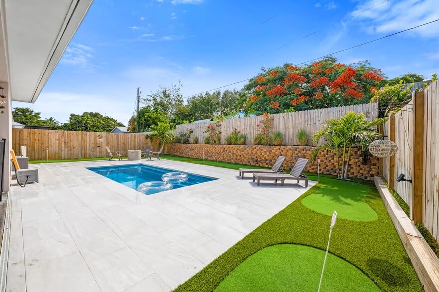 More Photos Of 1960 NE Dixie Hwy, Jensen Beach Apartments For Sale