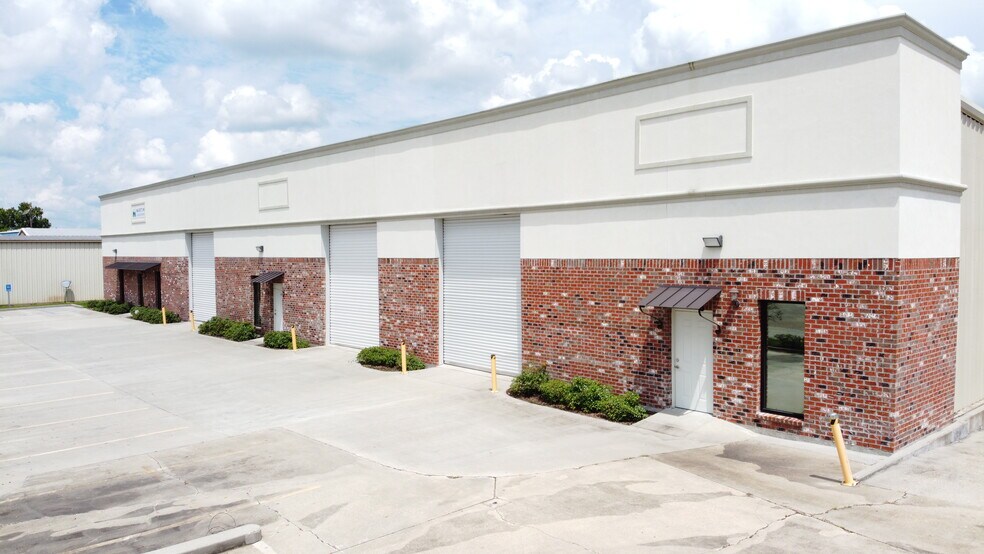 More Photos Of 6265 Benefit Dr, Baton Rouge Light Distribution For Lease