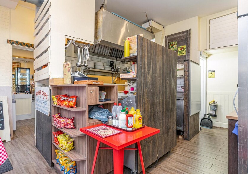 More Photos Of 74 Lippincott St, Toronto Storefront Retail Residential For Lease