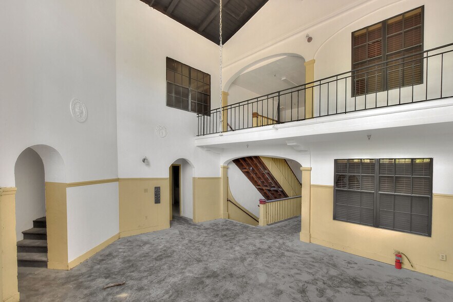 More Photos Of 206 Pilaklakaha Ave, Auburndale Apartments For Sale