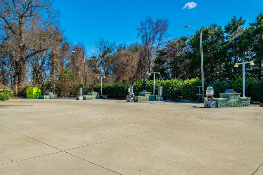 More Photos Of 517 West St, Pittsboro Freestanding For Sale
