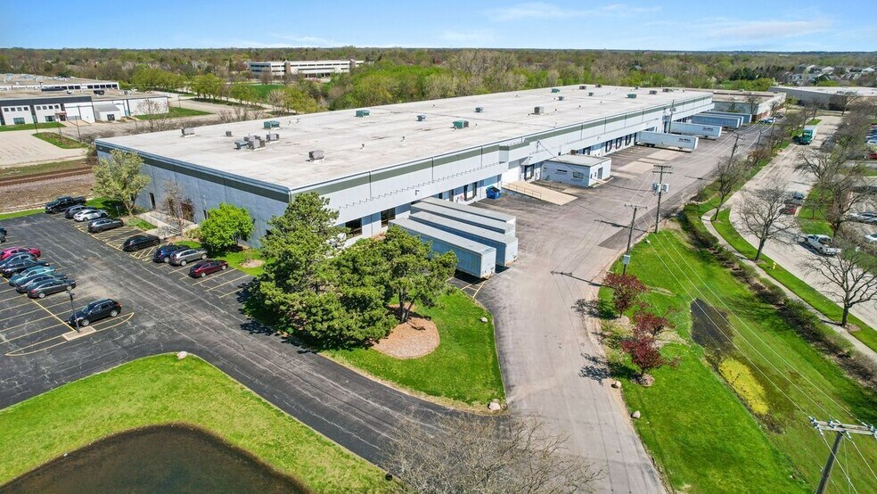 More Photos Of 3400 W Lake Ave, Glenview Warehouse For Lease