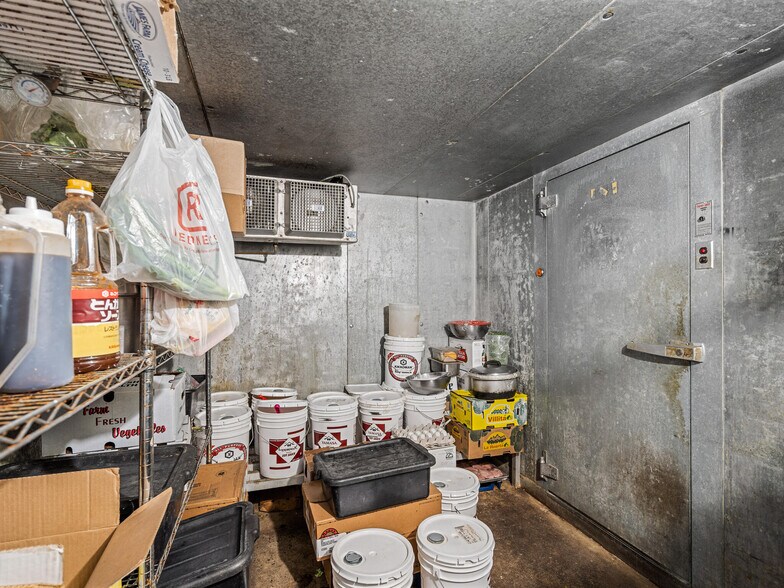 More Photos Of 1495 Farmington Ave, Pottstown General Retail For Sale