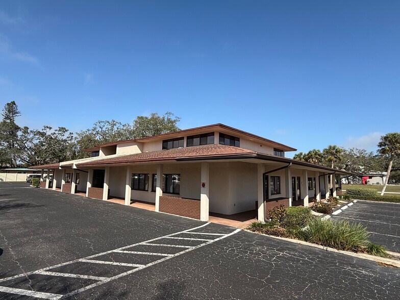 More Photos Of 5550 26th St, Bradenton Medical For Sale