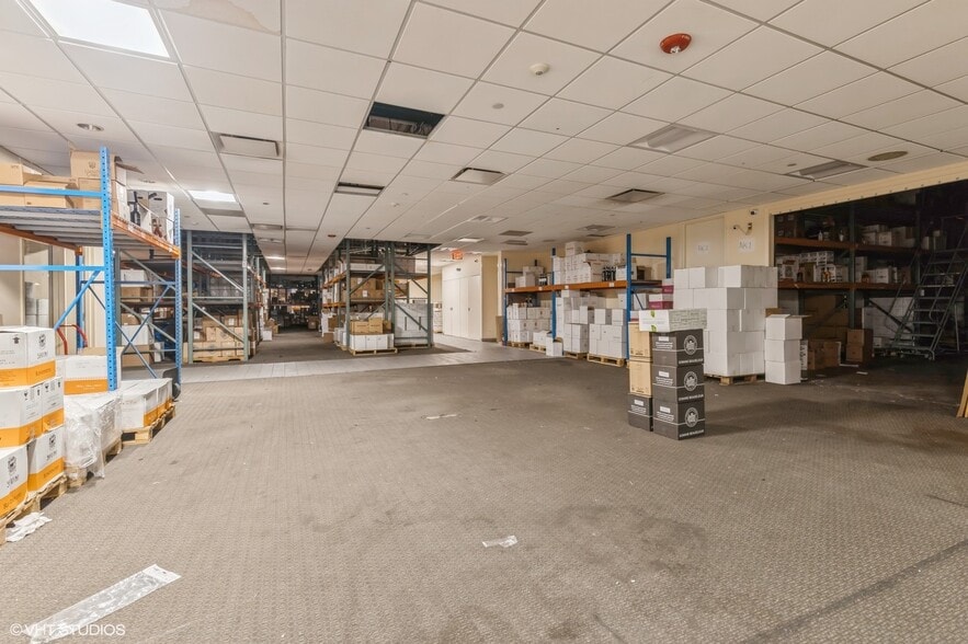 More Photos Of 5900 Howard St, Skokie Warehouse For Lease