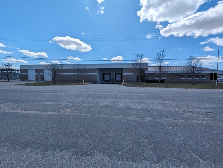 More Photos Of 2325 Sybrant Rd, Traverse City Warehouse For Lease