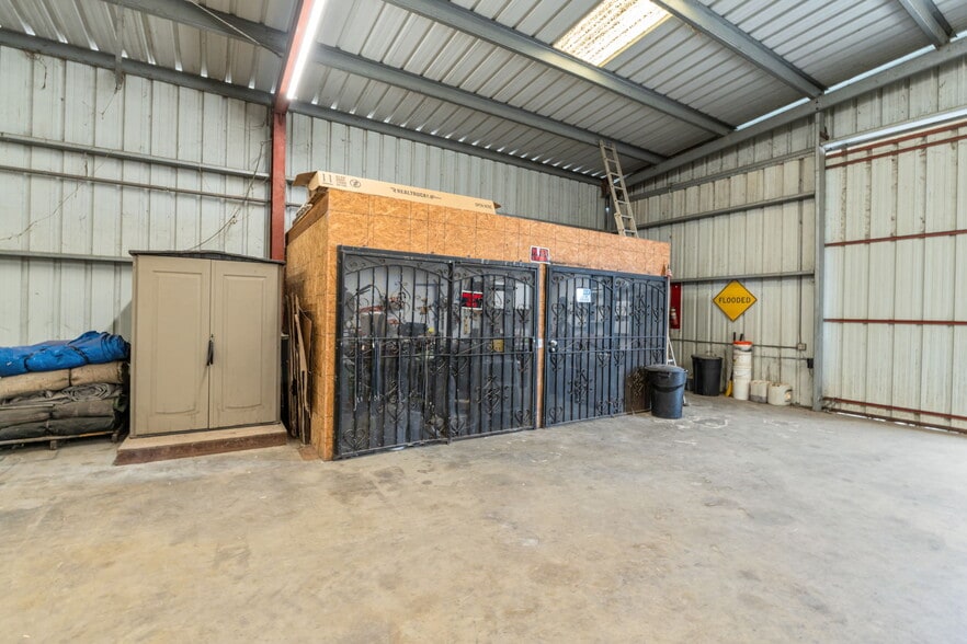 More Photos Of 23259 Avenue 64 Ave, Ducor Warehouse For Sale