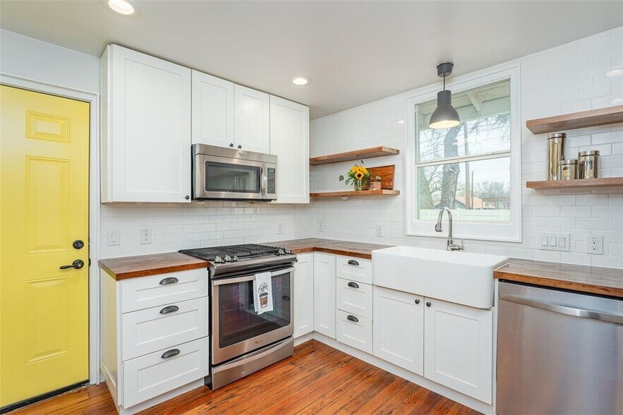 More Photos Of 1148 Northwestern Ave, Austin Specialty For Sale
