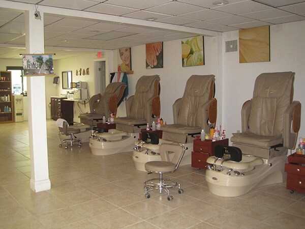 More Photos Of 544 Highgate Commons Rd, Saint Albans Freestanding For Lease