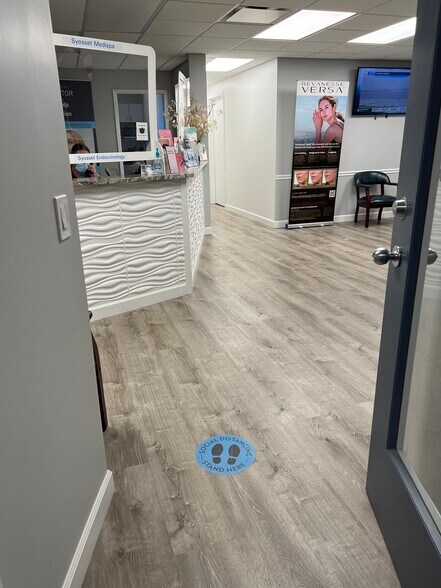 More Photos Of 175 Jericho Tpke, Syosset Office For Lease