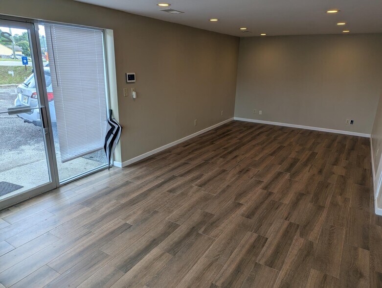 More Photos Of 2107 Floyd Rd, Columbus Self Storage For Lease