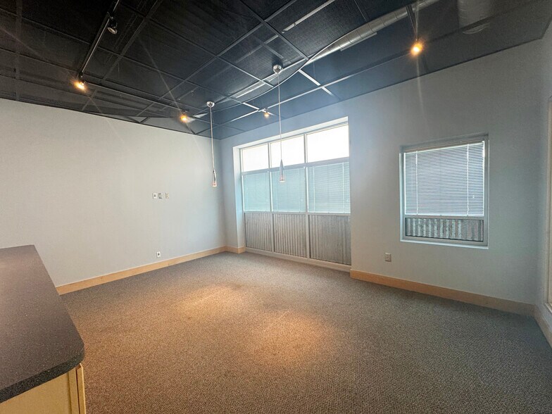 More Photos Of 220 N Davidson St, Indianapolis Research And Development For Lease