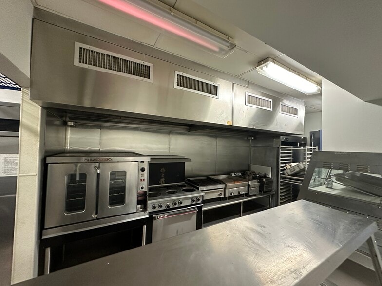 More Photos Of 15 Hudson Park Dr, Hudson Manufacturing For Lease