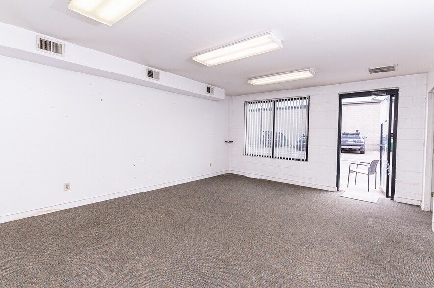 More Photos Of 2001 E 74th Ave, Denver Warehouse For Lease