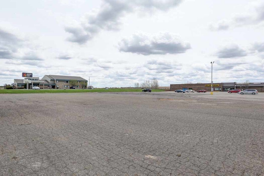 More Photos Of 1011-1013 E Spruce St, Abbotsford Storefront Retail Office For Lease