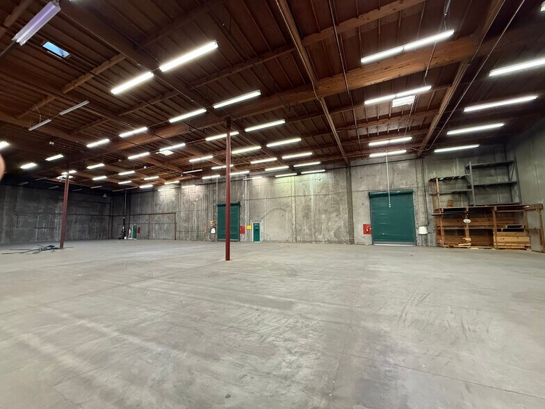 More Photos Of 77 Hamilton Dr, Novato Warehouse For Lease