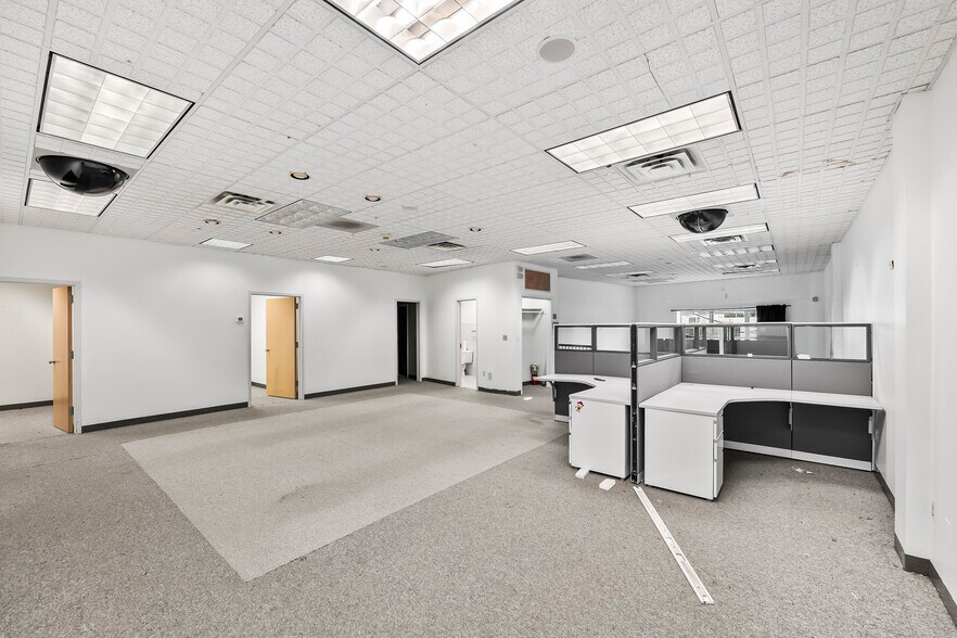 More Photos Of 189 Greenwood Ave, Midland Park Warehouse For Lease