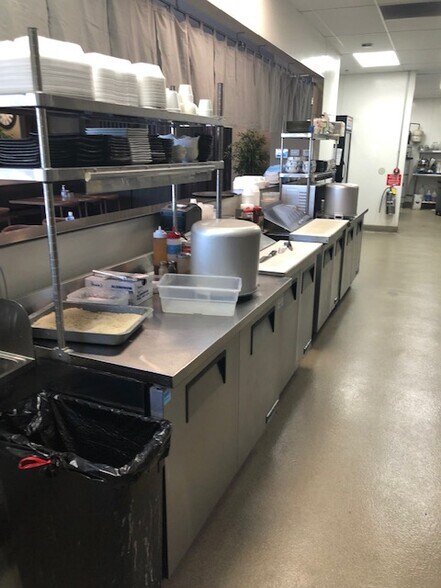 More Photos Of 3370-3400 S Bristol St, Santa Ana Freestanding For Lease