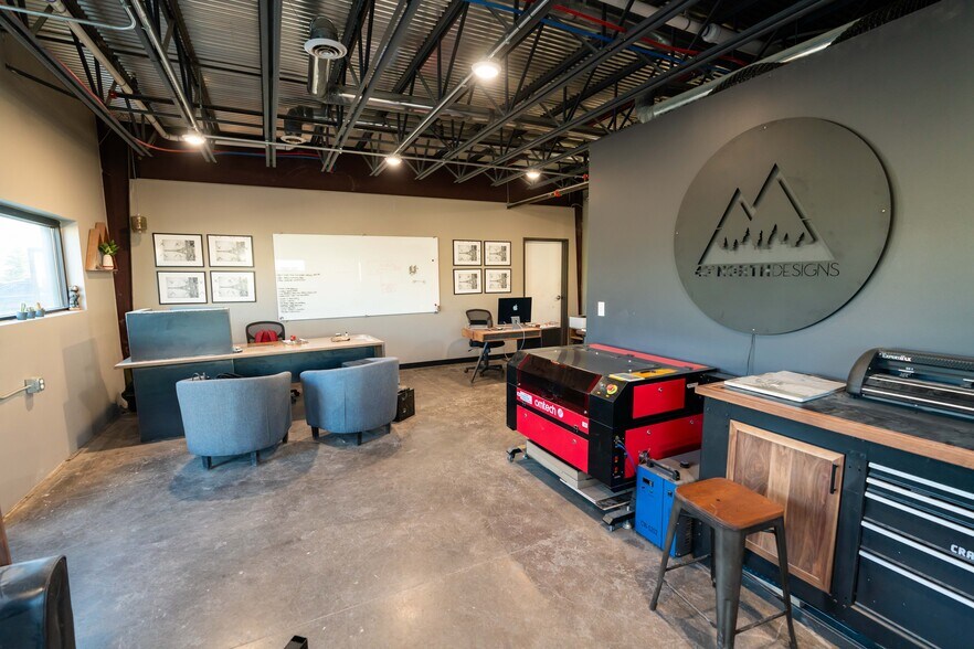 More Photos Of 3000 Airport Dr, Erie Light Manufacturing For Sale