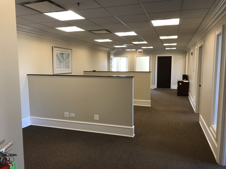 More Photos Of 1 Walker Ave, Clarendon Hills Office For Lease