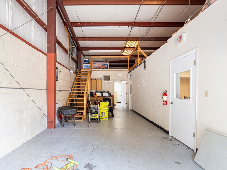 More Photos Of 1101-1141 Central Park Dr, Sanford Industrial For Sale