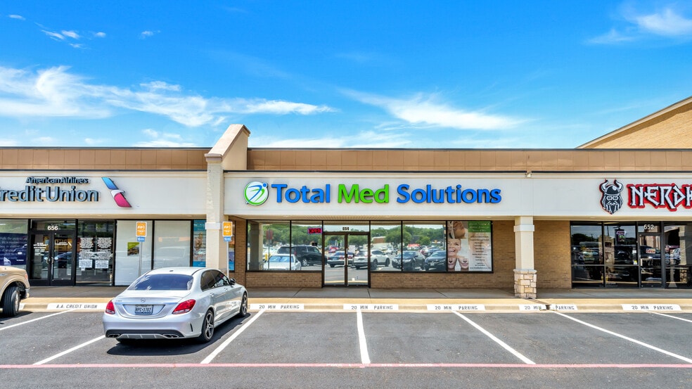 More Photos Of 600-700 Grapevine Hwy, Hurst Unknown For Lease