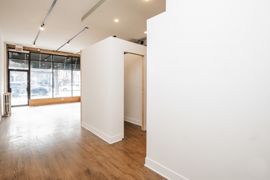 More Photos Of 1928 W Montrose Ave, Chicago Apartments For Lease