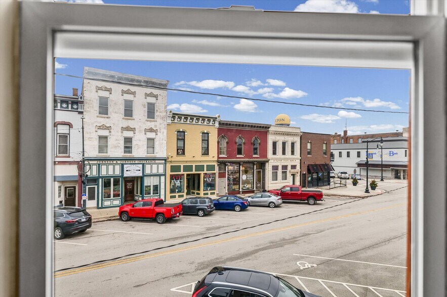More Photos Of 125 S Market St, Paxton Specialty For Sale