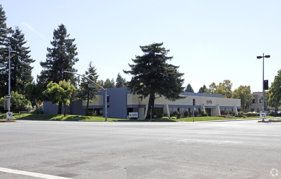 More Photos Of 388 Oakmead Pky, Sunnyvale Service For Lease