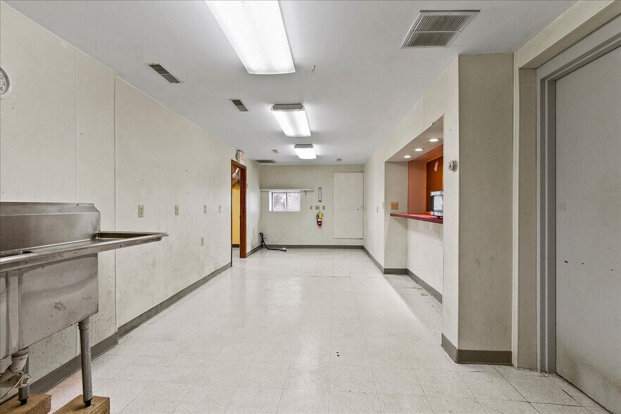 More Photos Of 6886 Wishart St, Huntsville Light Distribution For Lease