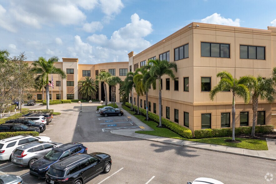 Primary Photo Of 12651 Gateway Blvd, Fort Myers Office For Lease