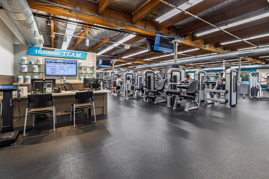 More Photos Of 6144 Calle Real, Goleta Office For Lease