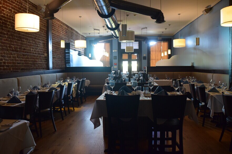 More Photos Of 309 W Congress St, Savannah Restaurant For Lease