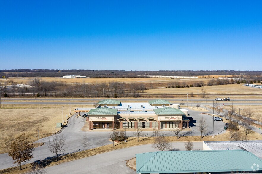 More Photos Of 3075 Medical Pky, Claremore Freestanding For Lease