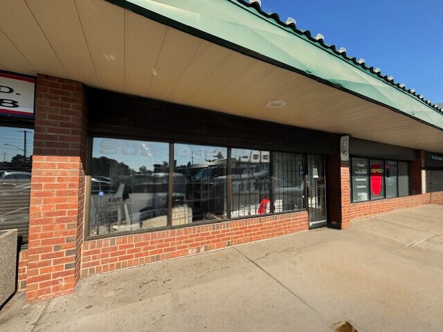 Primary Photo Of 400 King St W, Oshawa Storefront For Lease