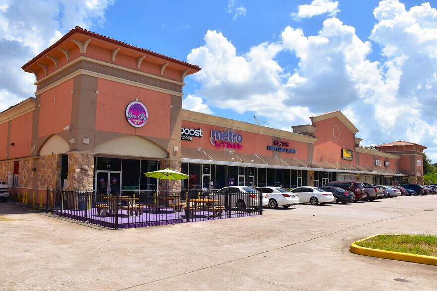 More Photos Of 12805 Cullen Blvd, Houston Unknown For Lease