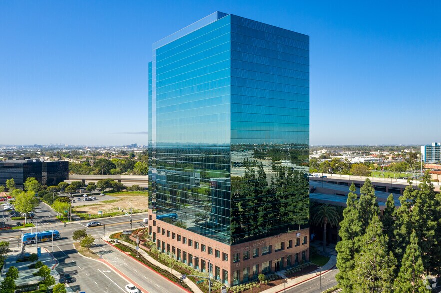 More Photos Of 1851 E 1st St, Santa Ana Office For Lease