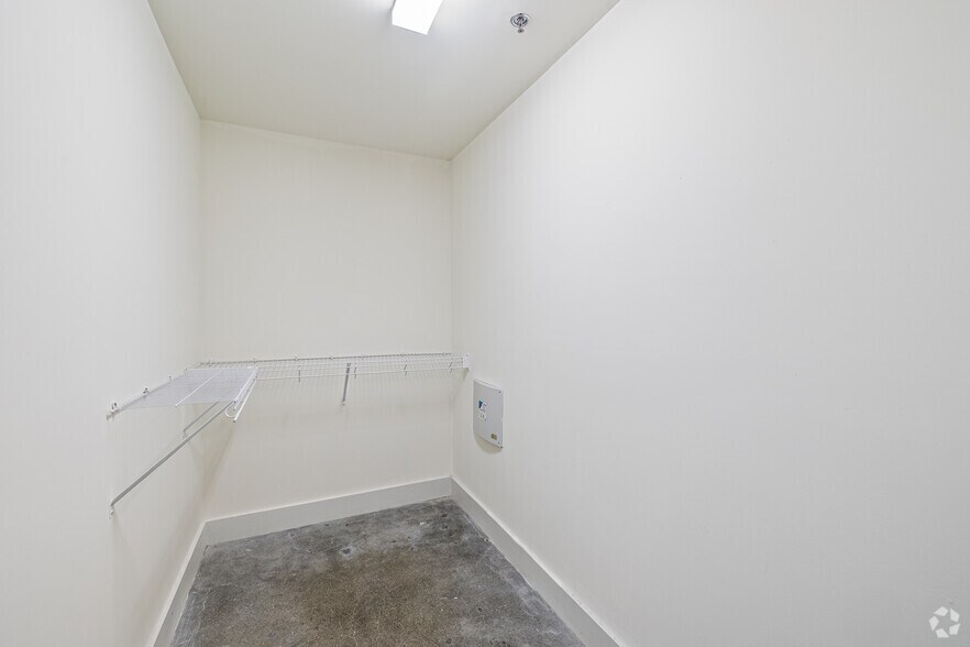 More Photos Of 120 Perry St, Petersburg Apartments For Lease