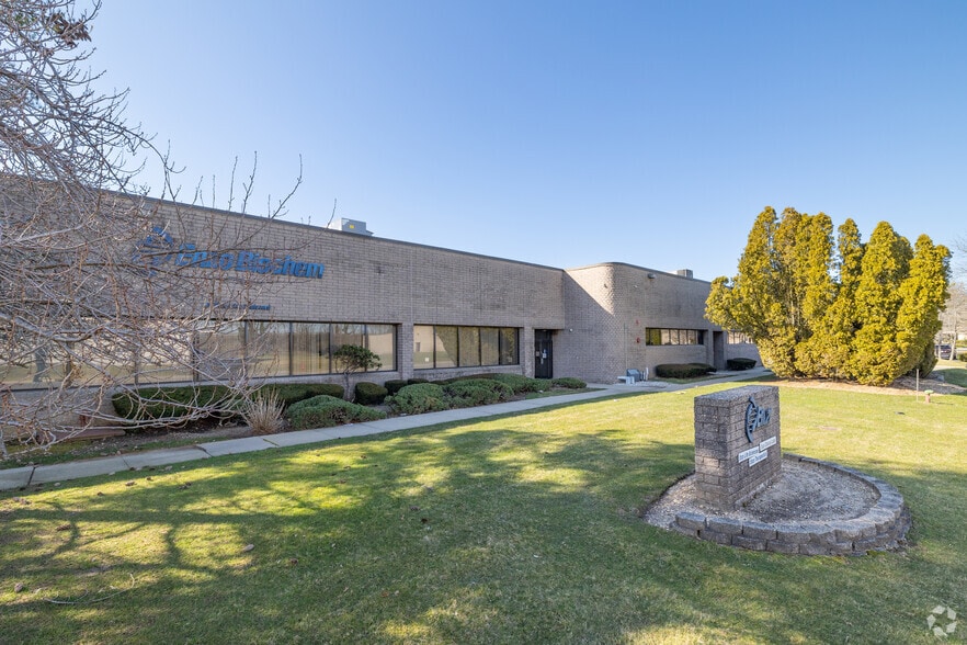 More Photos Of 60 Executive Blvd, Farmingdale Manufacturing For Sale