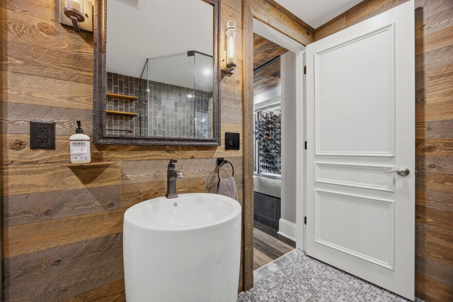 More Photos Of 574 East Ave NE, Atlanta Multifamily For Sale