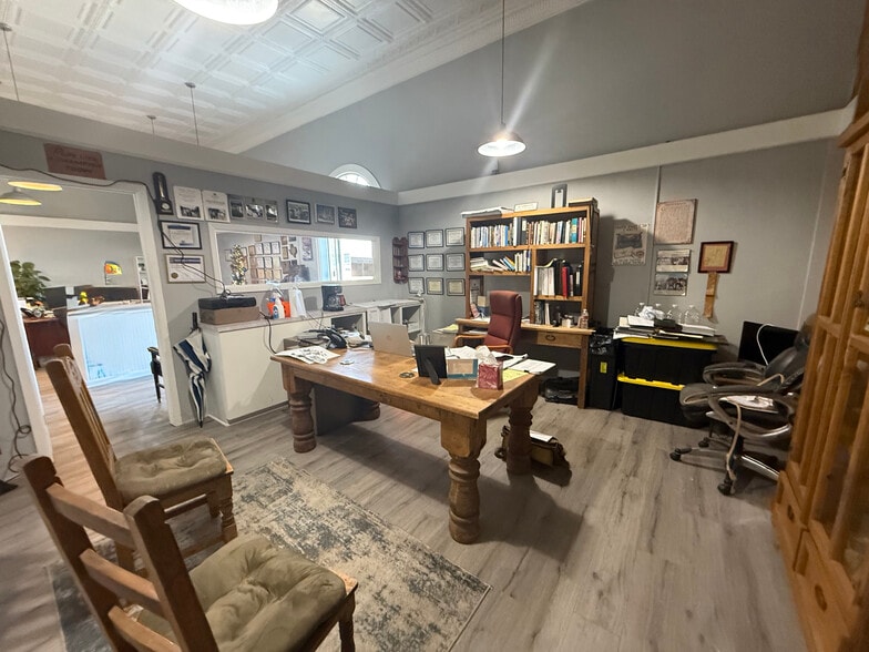 More Photos Of 214 N Railroad St, Mexia Office For Sale