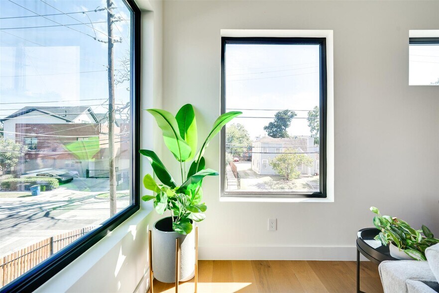 More Photos Of 3825 Munger Ave, Dallas Multifamily For Sale