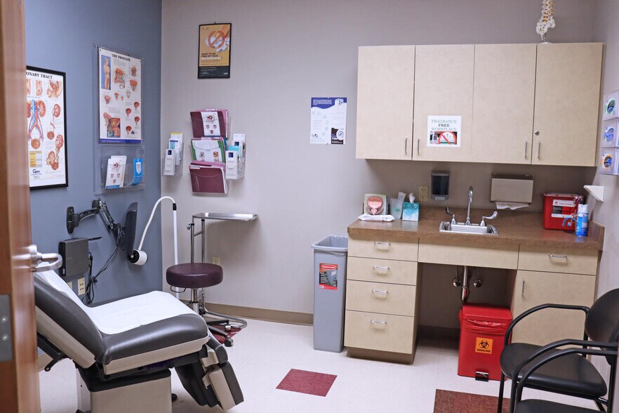 More Photos Of 24076 SE Stark St, Gresham Medical For Lease