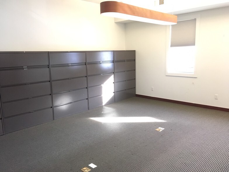 More Photos Of 245 Amity Rd, Woodbridge Storefront Retail Office For Lease