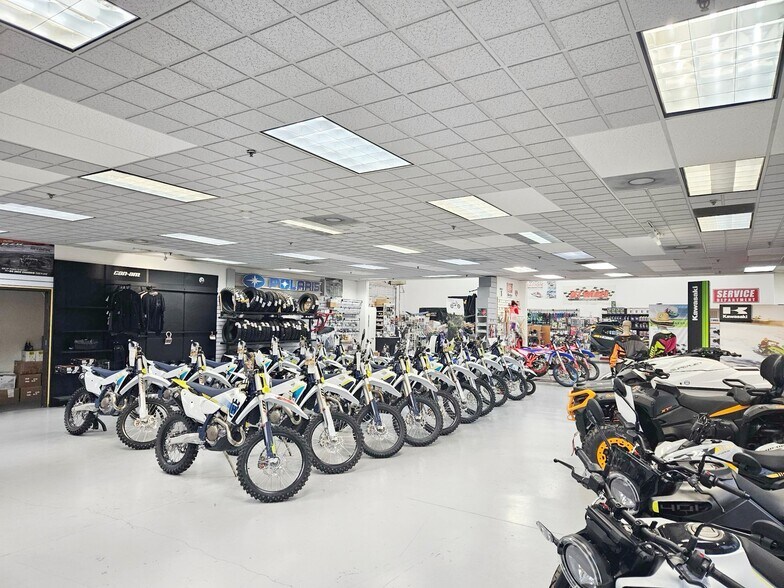 More Photos Of 32203 Castaic Rd, Castaic Freestanding For Lease