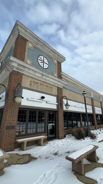 Primary Photo Of 1039 Interstate Pky, Akron Restaurant For Lease