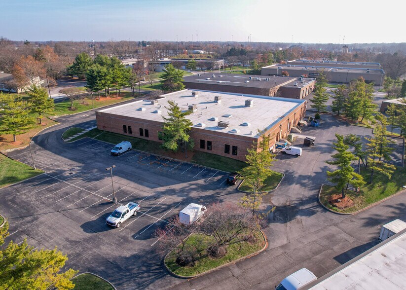 More Photos Of 733 Green Crest Dr, Westerville Research And Development For Lease