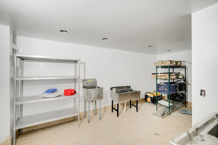 More Photos Of 6500 Foothill Blvd, Tujunga Restaurant For Sale