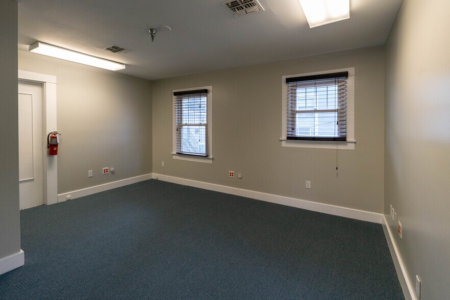 More Photos Of 216 Mirror Lake Dr N, Saint Petersburg Office For Lease